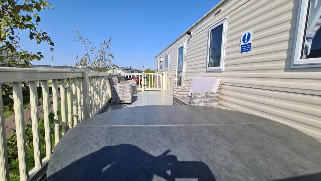 Luxury 2019 8 Berth Caravan With Hot Tub @ Tattershall Lakes Extérieur photo