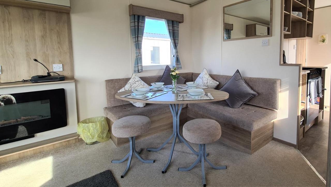 Luxury 2019 8 Berth Caravan With Hot Tub @ Tattershall Lakes Extérieur photo
