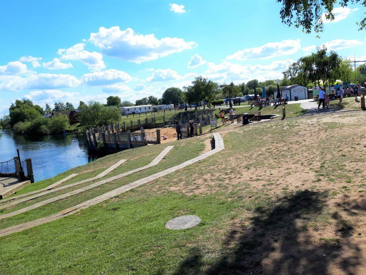 Luxury 2019 8 Berth Caravan With Hot Tub @ Tattershall Lakes Extérieur photo